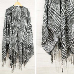 Cozy Black and White Plaid Blanket Shawl Wrap - New!